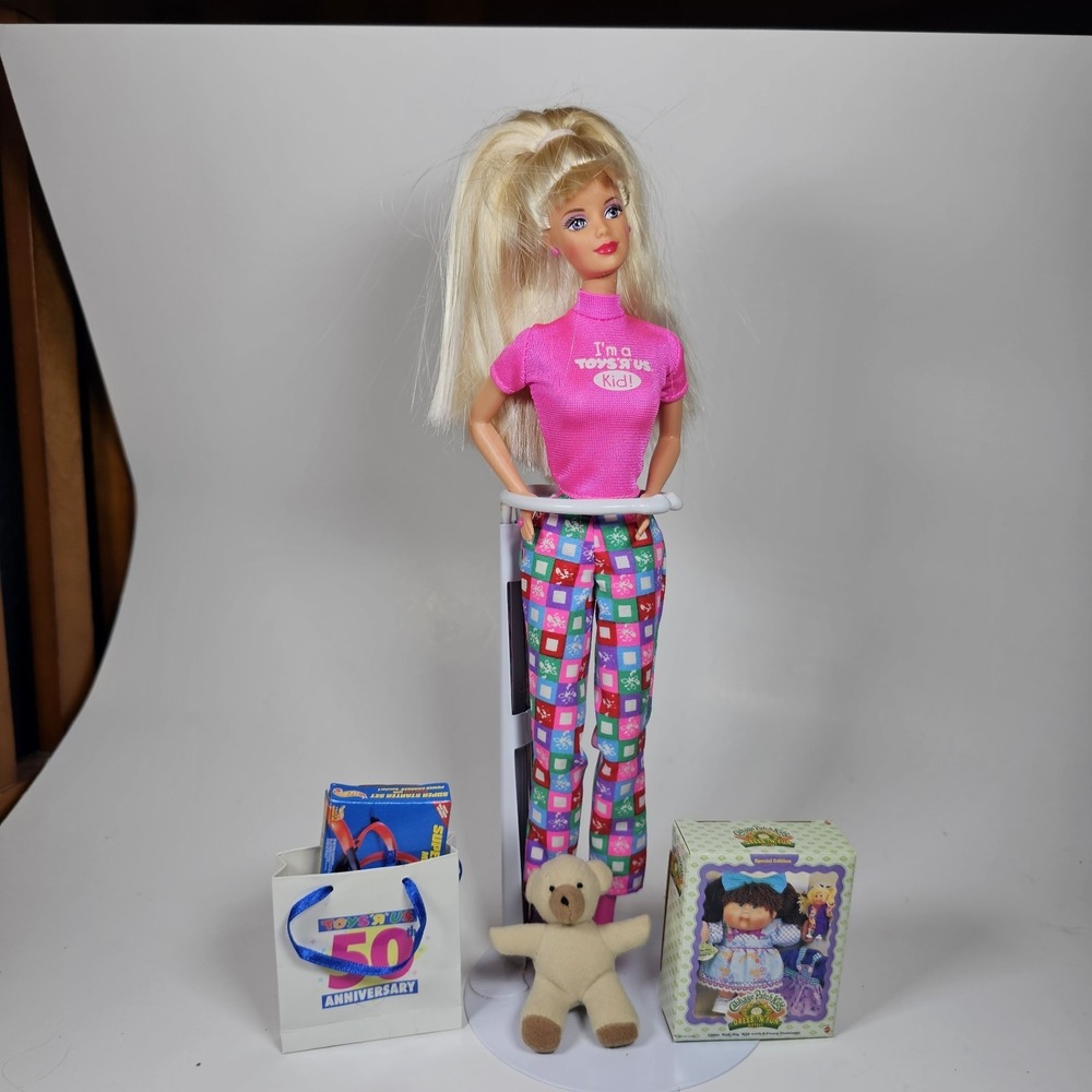1997 I'm A Toys R Us Kid Barbie Doll 50th Anniversary #18895